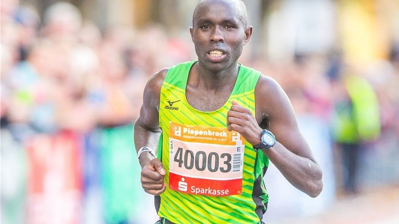 Der Kenianer Kurui Dickson gewinnt den Dresden-Marathon.