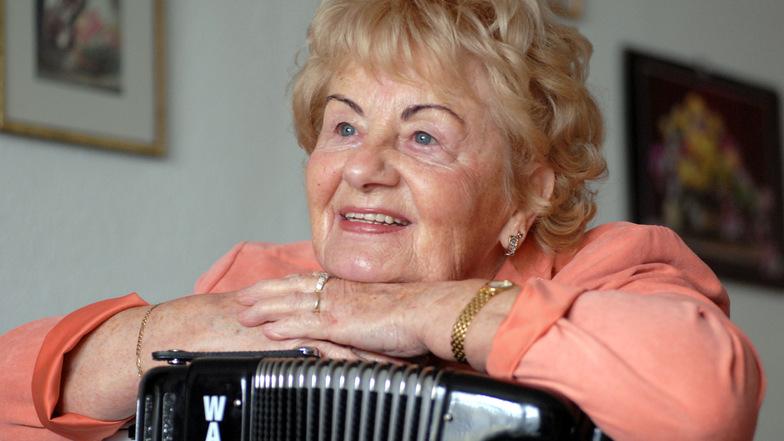 Ingeborg Kießling und ihr Akkordeon - so kannte man sie jahrzehntelang.