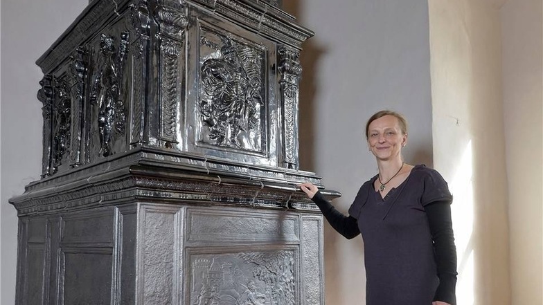 Restauratorin Diana Berger-Schmidt erzählte die Geschichte der Restauration des Hinterlader-Kachelofens auf Burg Mildenstein in Leisnig.