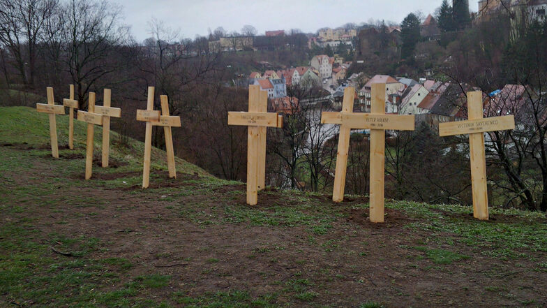 Hauptsache auffallen: Mit Aktionen wie dem Aufstellen von Holzkreuzen auf dem Protschenberg macht die Identitäre Bewegung Bautzen auf sich aufmerksam. Der sächsische Verfassungsschutz beobachtet die rechtsextreme Gruppierung.