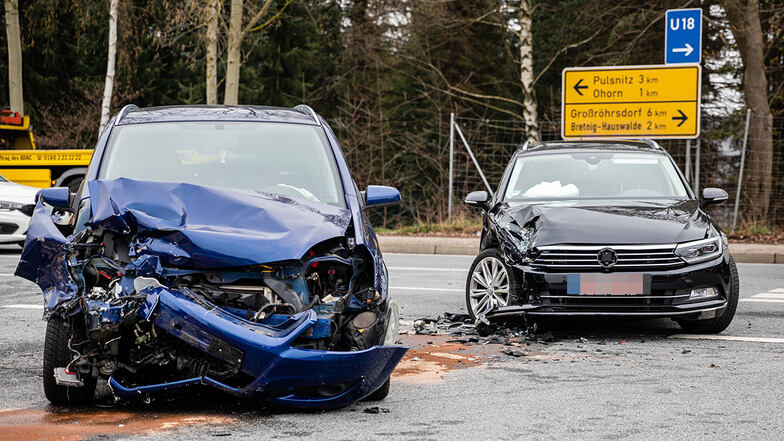 An der A4-Auffahrt in Ohorn sind am Donnerstagnachmittag zwei Autos zusammengestoßen.