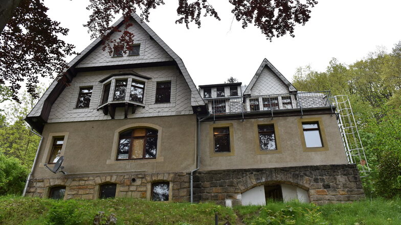 Im Haus Gottessegen auf der Prießnitztalstraße in Glashütte ist am Dienstagmittag ein Feuer ausgebrochen.