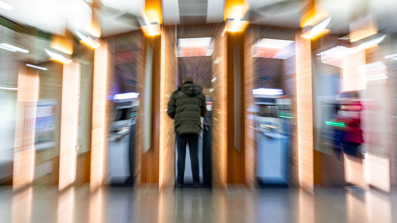 Die Ostsächsische Sparkasse schaltet ab sofort nachts alle Geldautomaten ab - aus Sicherheitsgründen.