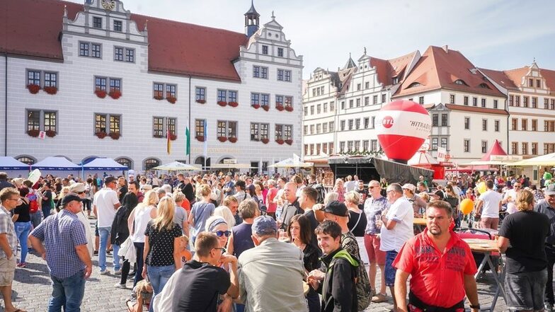 Trubel überall – rund 285000 Menschen haben am Wochenende den „Tag der Sachsen“ in Torgau gefeiert.