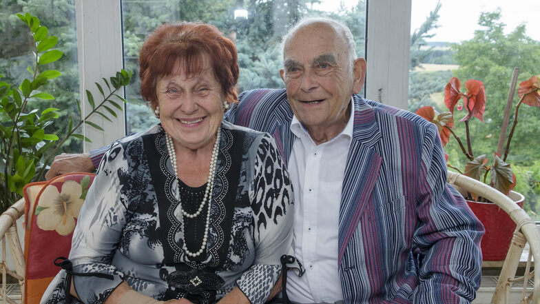 Das Ehepaar Hannelore (85) und Dietrich (86) Noack ist 65 Jahre verheiratet und feiert Eiserne Hochzeit.