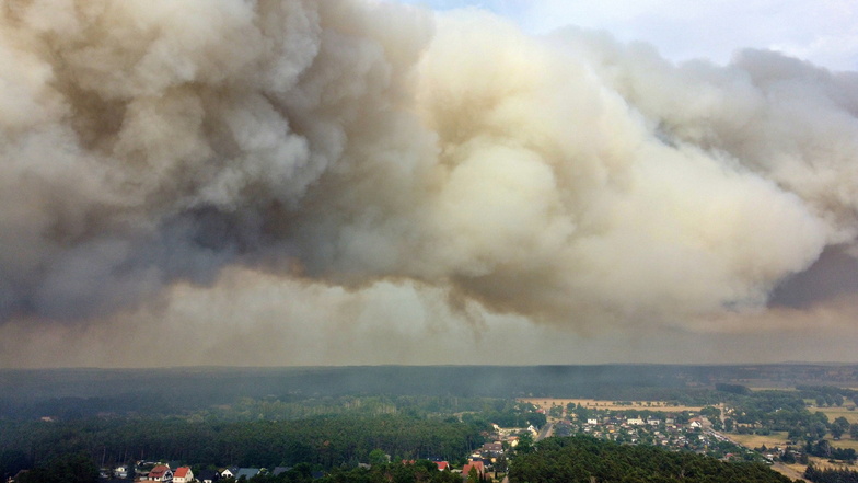 Waldbrände in Brandenburg: Warum der Rauch bis Sachsen zog