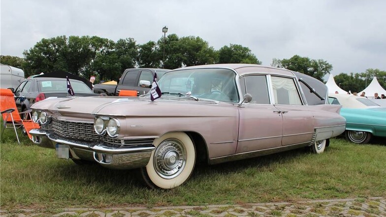 Letzte Fahrt: Cadillac Superior 1960 als Bestattungswagen.