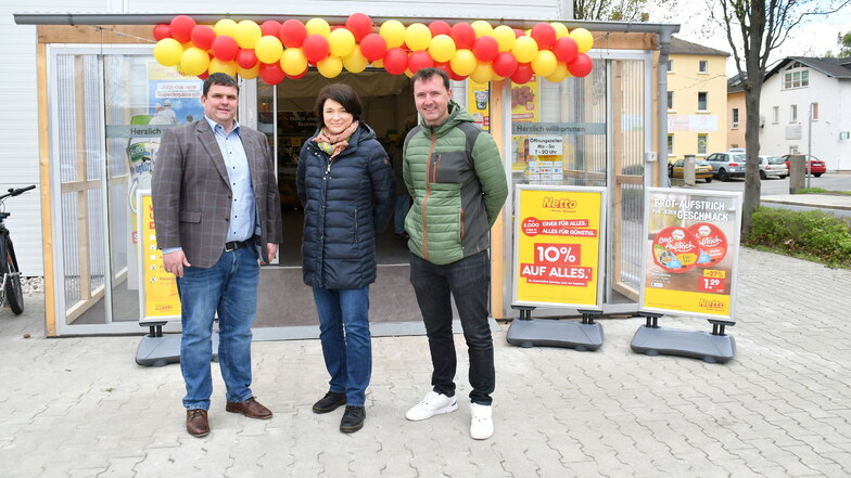 OB Frank Höhme, Kathleen Schmitt (Netto Gebietsleiterin Expansion) und Robert Meyer vom Ottendorfer Mühlenbäcker.