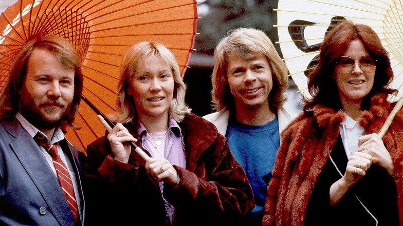 Abba - mit Benny Andersson (l-r), Agnetha Fältskog, Björn Ulvaeus und Anni-Frid Lyngstad - haben fast 40 Jahre nach der Trennung ein neues Album angekündigt. Es wird den Titel "Voyage" tragen.