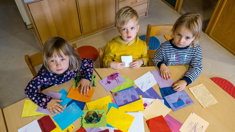 Die Kinder im Kinderhaus St. Jakobus in Görlitz haben die Postkarten mitgestaltet, die viele Eltern ans Kultusministerium schreiben. Ziel: ein besserer Betreuungsschlüssel in Kitas.