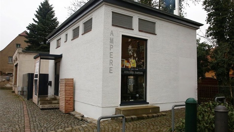 Das ehemalige Trafohaus baute Heike Böttger innerhalb von zwei Jahren in ein Atelier um. Dafür erhielt sie einen 1. Preis beim Sächsischen Landeswettbewerb „Ländliches Bauen“.