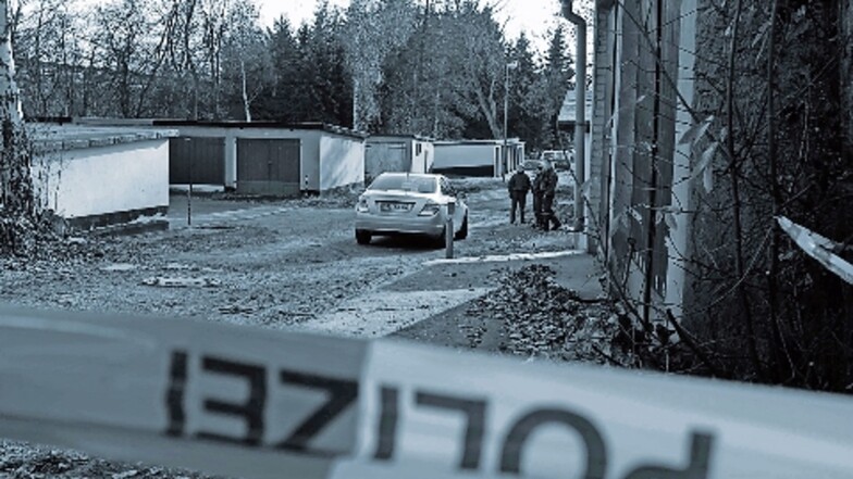 An einer dieser Garagen in Lauchhammer-Ost wurde der Polizist Stefan M. am 23. November 2009 tot aufgefunden.