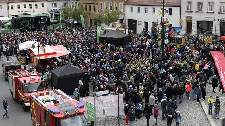 Mehrere Hundert Wilsdruffer folgten am Mittwoch der Einladung der Feuerwehr auf den Markt. Ziel war es, PSR-Sachsenmeister zu werden.