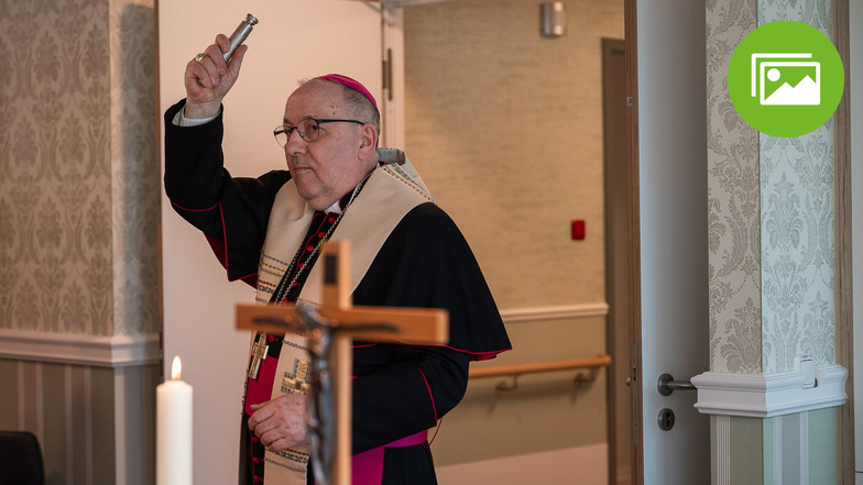 Bischof Wolfgang Ipolt segnet die Erweiterung des  Altenpflegeheims Hildegard Burjan der Caritas.
