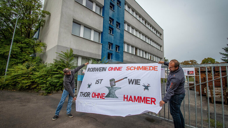 Die Mitarbeiter des Roßweiner Schmiedewerkes kämpfen weiter um den Erhalt ihres Betriebes. Am Sonnabend rufen sie zur Teilnahme an einer Menschenkette auf.
