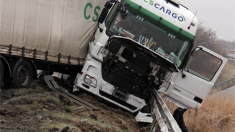 Am Lkw selbst entstand erheblicher Sachschaden.