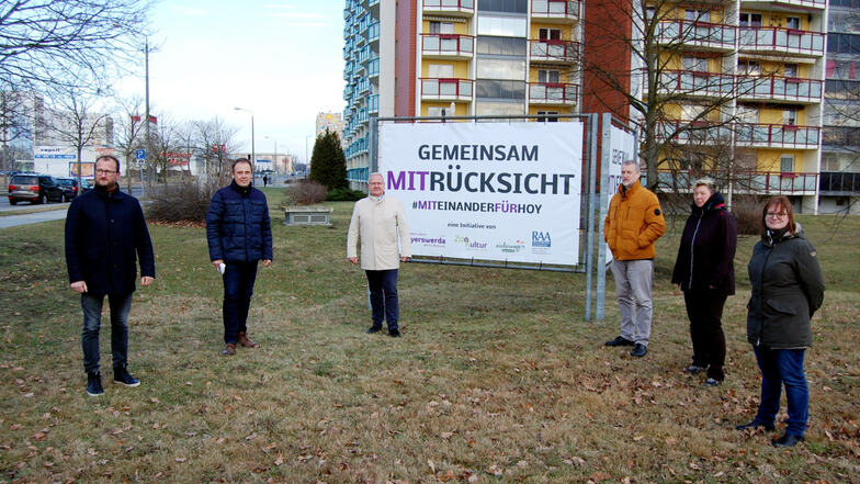 Vertreter der beteiligten Partner stellten die Werbekampagne am frühen Freitagnachmittag an der Albert-Schweitzer-Straße vor.