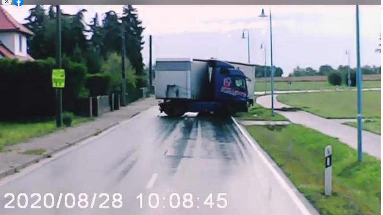 In Glaubitz stellte sich gestern bei regennasser Fahrbahn ein Lkw quer. Jetzt ist ein Video aufgetaucht, das den Unfall zeigt.