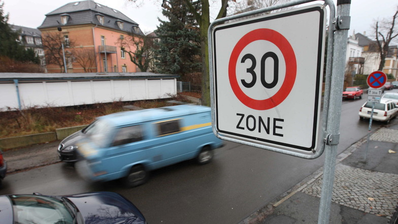 Tempo-30 im Dresdner Wohnviertel in Plauen: Die Landeshauptstadt hat einen relativ hohen Anteil solcher Zonen am Straßennetz.