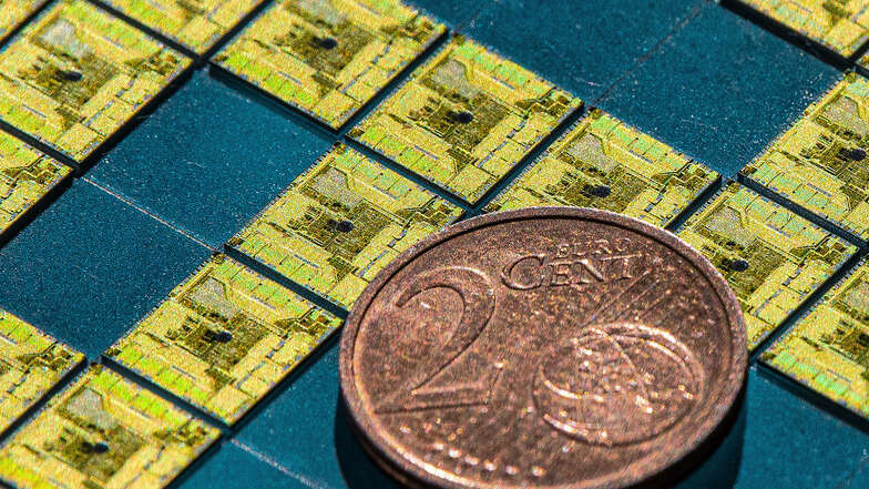 Wer neue Mikrochips entwerfen will, braucht teure Anlagen - oder Partner, die welche haben. Die "Forschungsfabrik Mikrolektronik Deutschland" soll dabei helfen.