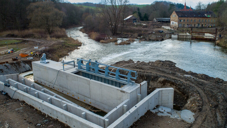 Die Wasserkraftanlage an der Burgmühle in Gleisberg bekommt eine sogenannte Fischtreppe. Derzeit ruht die Baustelle jedoch.