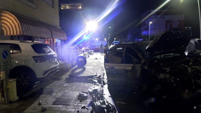 Bei einem Verkehrsunfall in Lido Di Camaiore in der Toskana sind zwei junge deutsche Frauen ums Leben gekommen.