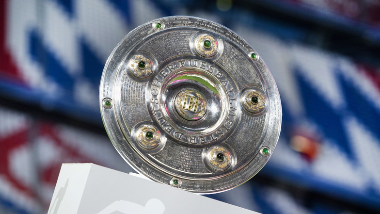 Das Objekt der Begierde: Neunmal in Folge konnte der FC Bayern die Meisterschale nach München holen und will auch den zehnten Titel. Klubs wie Borussia Dortmund und RB Leipzig wollen das verhindern.