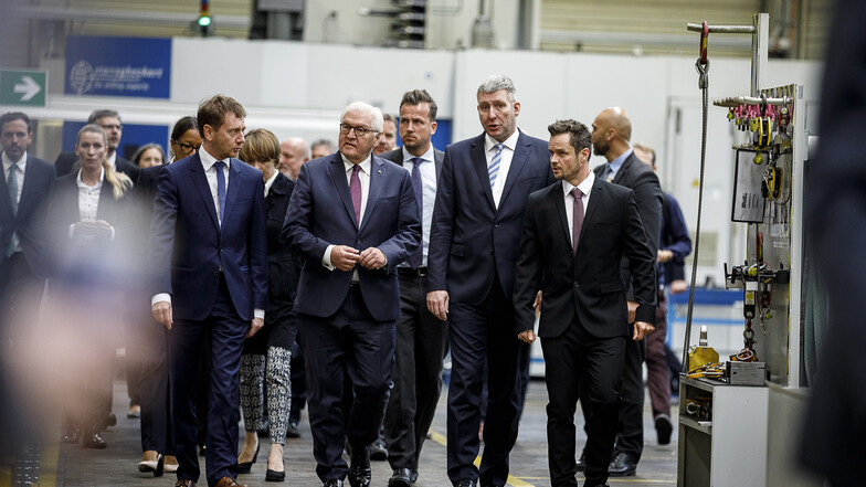 Und auch beim Besuch von Bundespräsident Frank-Walter Steinmeier bei Siemens gehörte Christoph Scholze (vorn rechts) zum Empfangskomitee. 