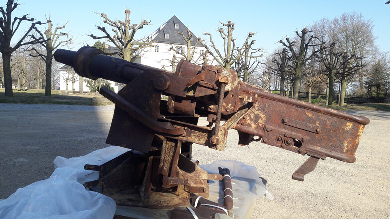 Eine Panzerkanone, behelfsmäßig auf eine Lafette montiert. Sie sollte im Zweiten Weltkrieg die "Festung Dresden" verteidigen helfen.
