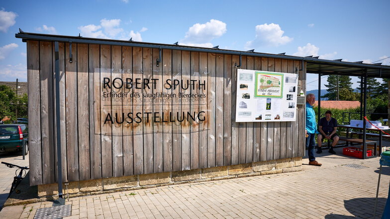 Ausstellung zu Robert Sputh in Mittelndorf. Das Gelände des ehemaligen Gasthofs in der Ortsmitte wurde komplett umgestaltet.