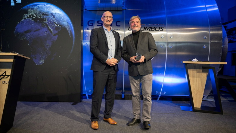Stephan Schön von der Sächsischen Zeitung gewinnt Medienpreis Luft- und Raumfahrt