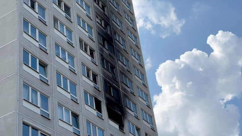 Ein Toter und viele Verletzte bei Hochhaus-Brand in Leipzig