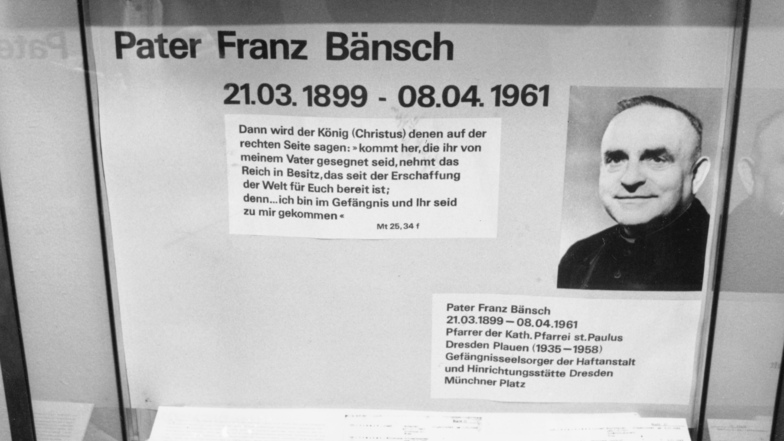 In der Dresdner Gedenkstätte am Münchner Platz ist Pater und Gefängnisseelsorger Franz Bänsch aus Großenhain eine Vitrine gewidmet.