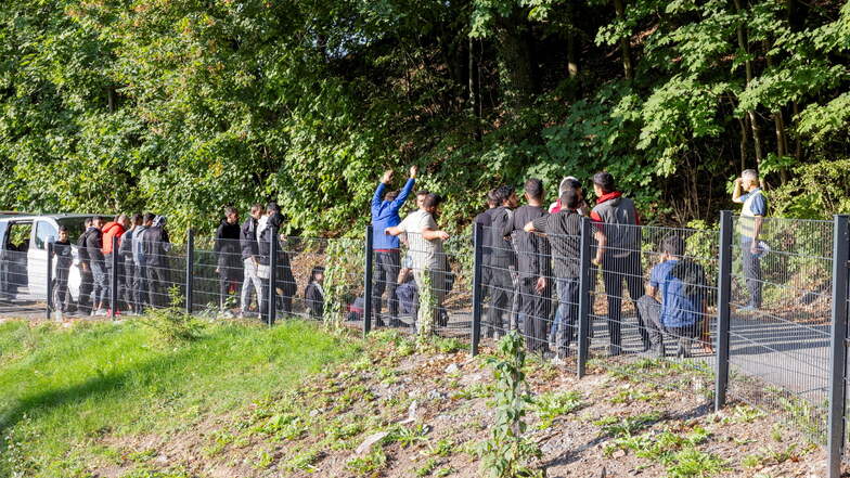 Die Polizei greift in der Sächsischen Schweiz Migranten auf.