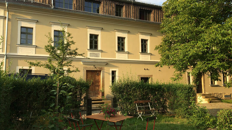 Im alten Gutshof von Doberschau sind in den vergangenen Jahren Ferienwohnungen entstanden. Für die Sanierung des Anwesens gab es jetzt einen Preis.