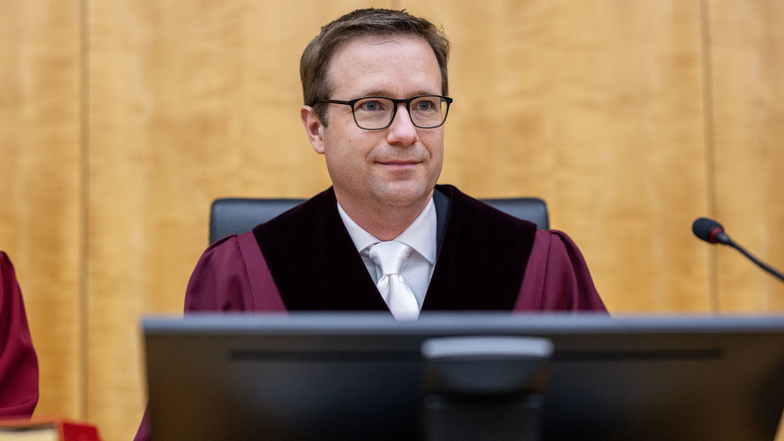 Der Vorsitzende Richter am OVG Münster, Gerald Buck, sind im Verhandlungssaal.