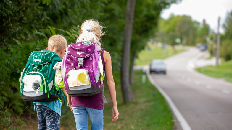 Das Queren der Wilsdruffer Straße im Grumbach ist gefährlich. Deshalb sollen jetzt Schülerlotsen helfen, die aber noch gefunden werden müssen.