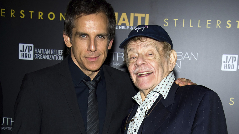 Ben Stiller (l) und sein Vater Jerry Stiller im Februar 2011.