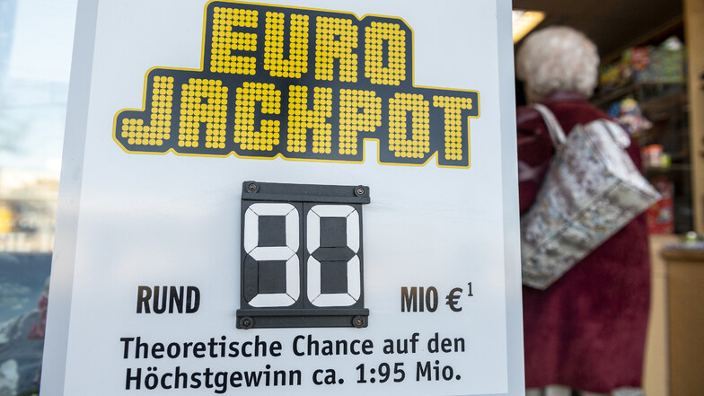 So unwahrscheinlich es auch ist: Ein Lottospieler aus Deutschland ist mit dem richtigen Tipp um 90 Millionen Euro reicher geworden.