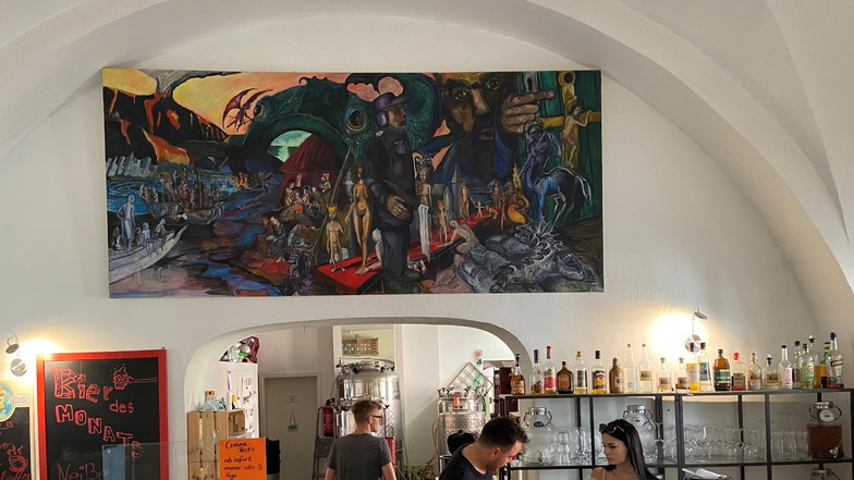 In einer Kunstausstellung in der Görlitzer Brauerei "Bierblume" zeigt Herrmann Rueth großformatige Bilder.