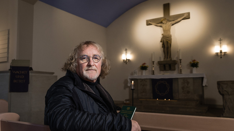 Pfarrer Michael Führer öffnet die Nazarethkirche in Dresden-Seidnitz täglich für eine Stunde zum persönlichen Gebet. Zudem hat er in seiner Gemeinde einen Telefondienst organisiert.