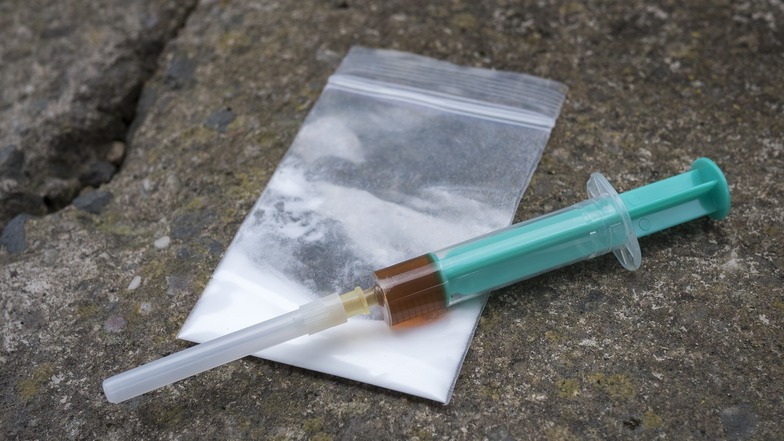 Ladendieb wirft Polizisten Heroin ins Gesicht - Drogentests positiv