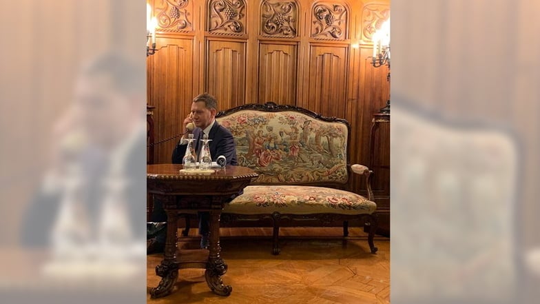 Michael Kretschmer im April 2021 in Moskau beim Ortsgespräch mit Wladimir Putin. Nach dem Angriff auf die Ukraine ist von ihm kaum etwas zu hören.