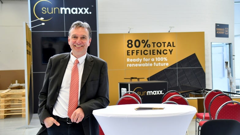 Sunmaxx hat in Ottendorf-Okrilla die Fertigung von Photovoltaikthermomodulen (PVT) gestartet. Geschäftsführer Wilhelm Stein hat noch viel vor.