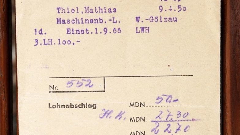 Die Lohntüte hat Mathias Thiel aufgehoben. Im Monat blieben 22,70Mark.