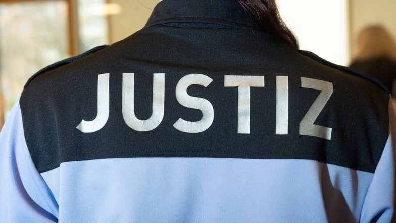 Den Anblick von Justizwachtmeistern kennt ein heute 47-jähriger Dauergast in bayrischen wie sächsischen Gefängnissen. Der Einbrecher kassierte am Freitag am Amtsgericht Dresden seine 25. Verurteilung und bleibt in staatlicher Obhut.