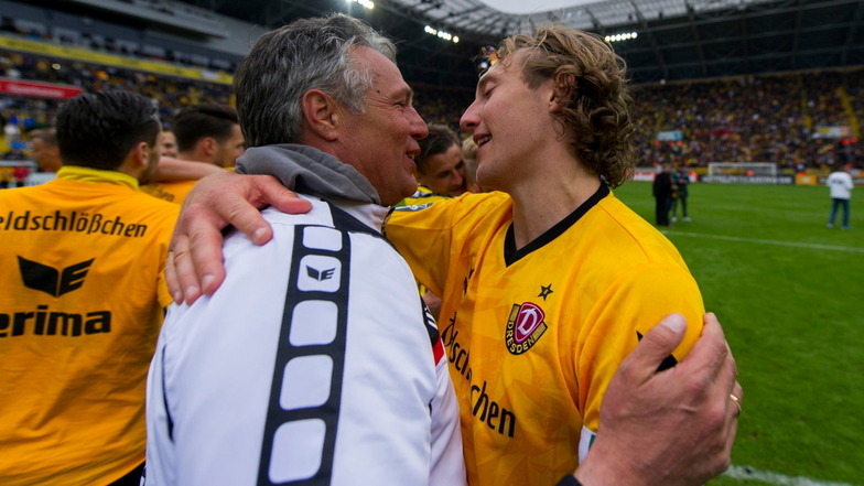 Uwe Neuhaus und Michael Hefele stiegen 2016 mit Dynamo in die 2. Bundesliga auf. Nun könnten sie als Trainer und Sportchef nach Dresden zurückkehren.