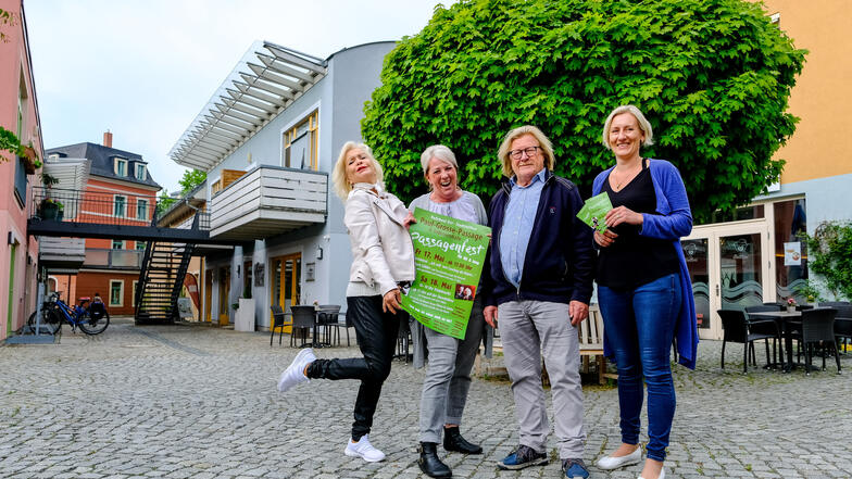 Dorit Gäbler, Gerhard Lotz, Sabine Luft und Annegret Al-Waked (von links) organisieren das Stadtteilfest und hoffen auf viele Besucher am Wochenende.
