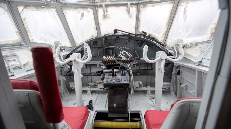 Das Cockpit ist das Herzstück der Antonov. Bis ins Detail wird es wieder hergerichtet. Für den Übernachtungsgast gibt es auch einige Überraschungen.