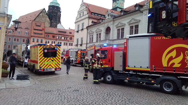 Feueralarm im Pirnaer Rathaus. Doch schnell kommt Entwarnung.